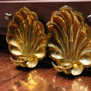 VINTAGE BRASS SCALLOPED CLAM SHELL SCOUNCES